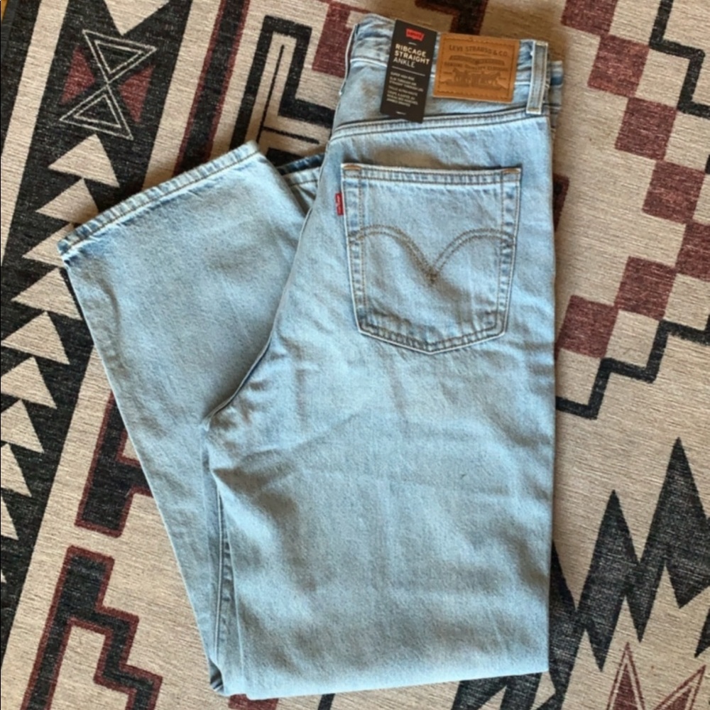NWT Levi’s Ribcage Staight